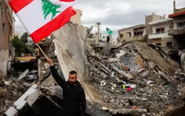 Displaced Lebanese families returning home after the ceasefire